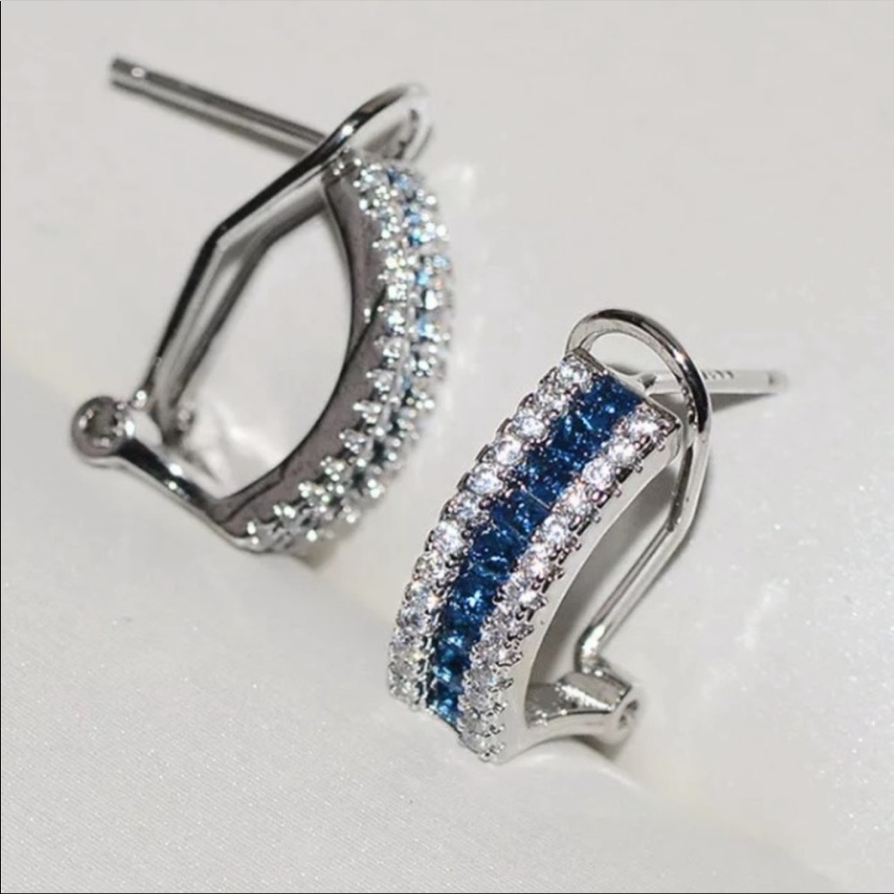 NEW 18K WHITE GOLD DIAMOND STUD EARRINGS - Picture 2 of 5